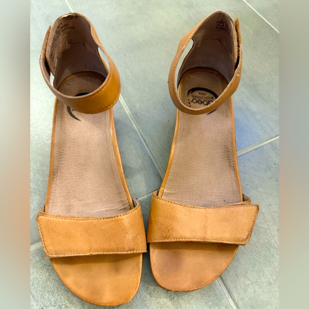 Abeo Tan Sandals 8.5 GUC